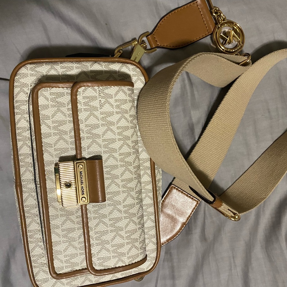 new MK purse i never wear it.